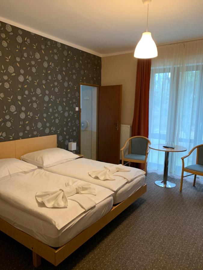 Hotel Korona Harkány Extérieur photo
