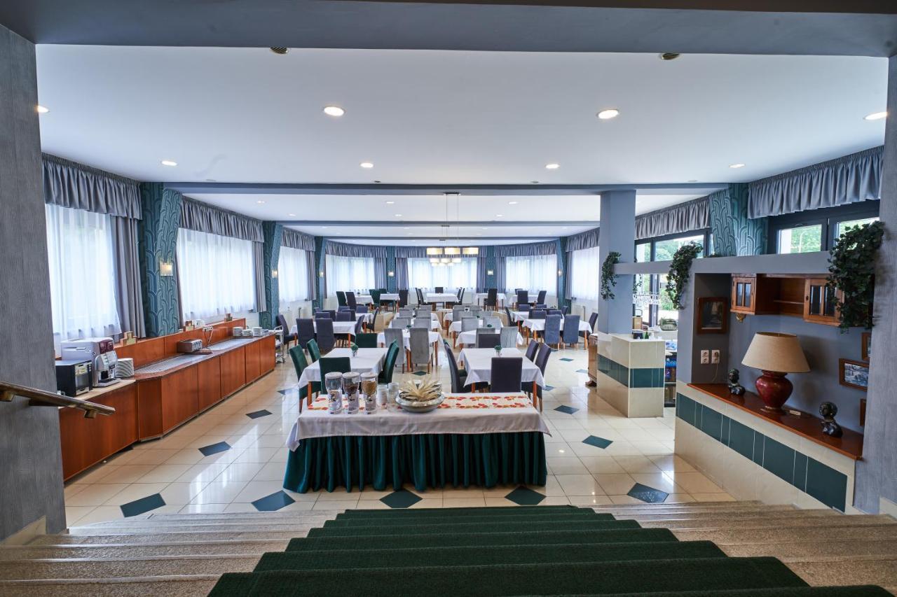 Hotel Korona Harkány Extérieur photo