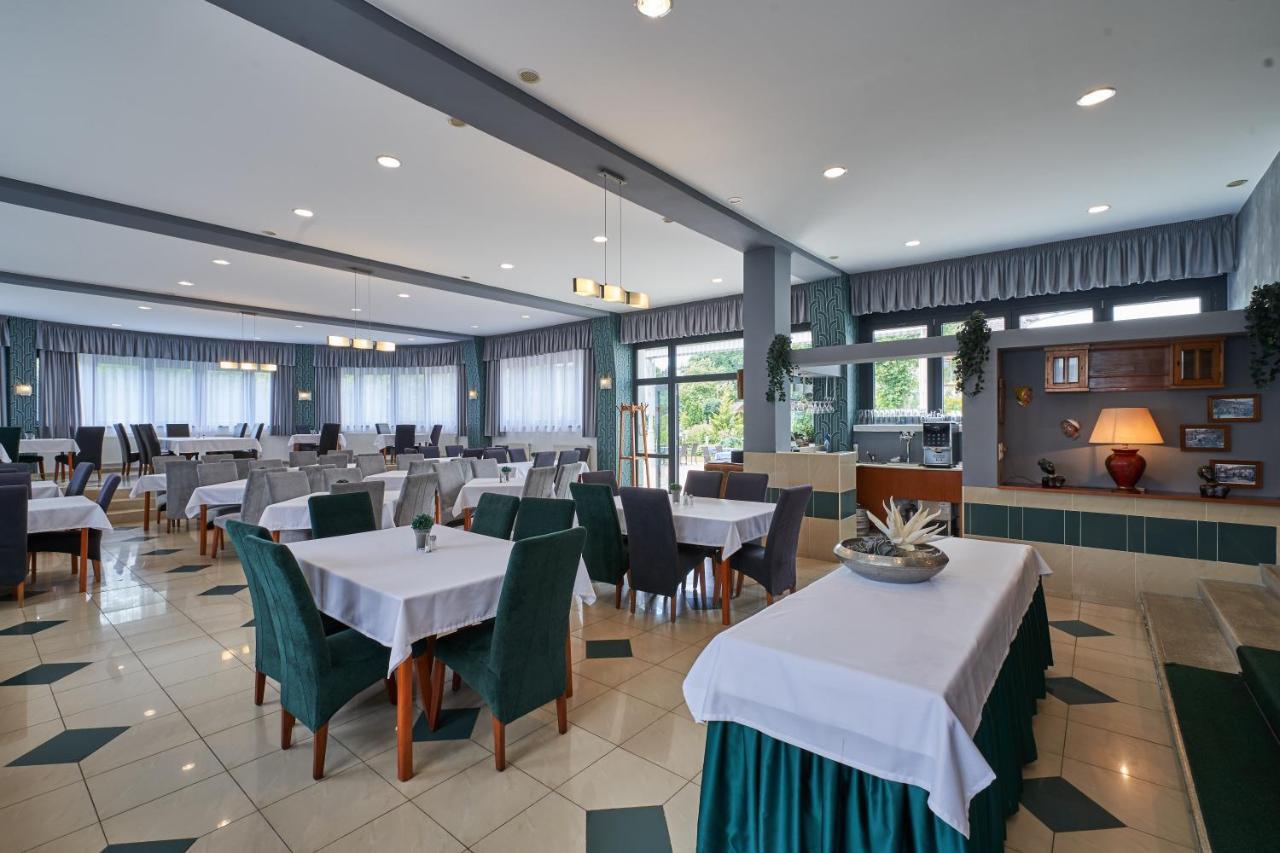 Hotel Korona Harkány Extérieur photo