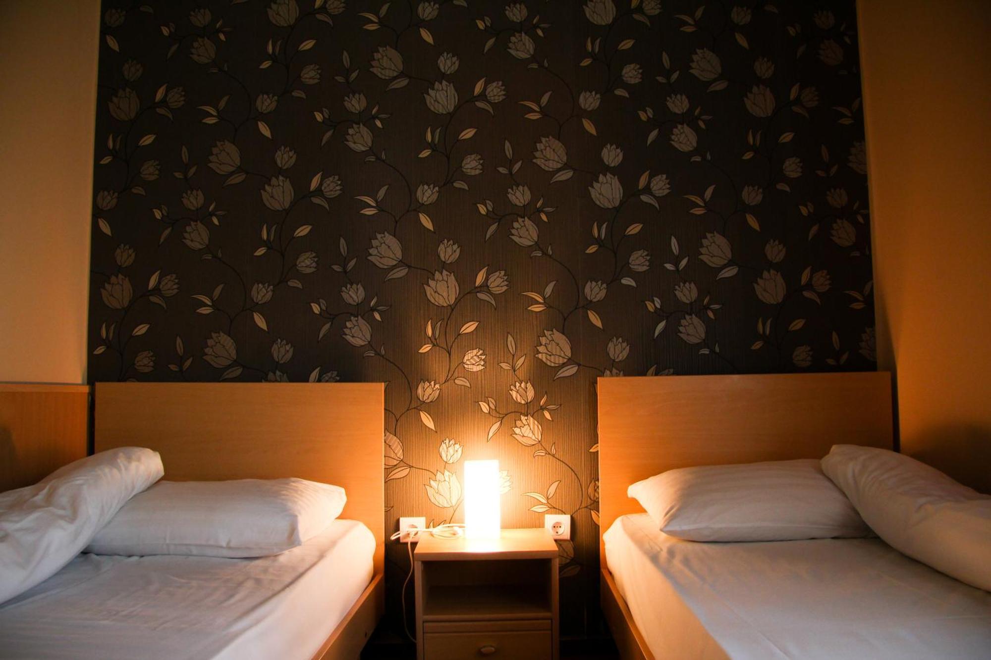 Hotel Korona Harkány Extérieur photo