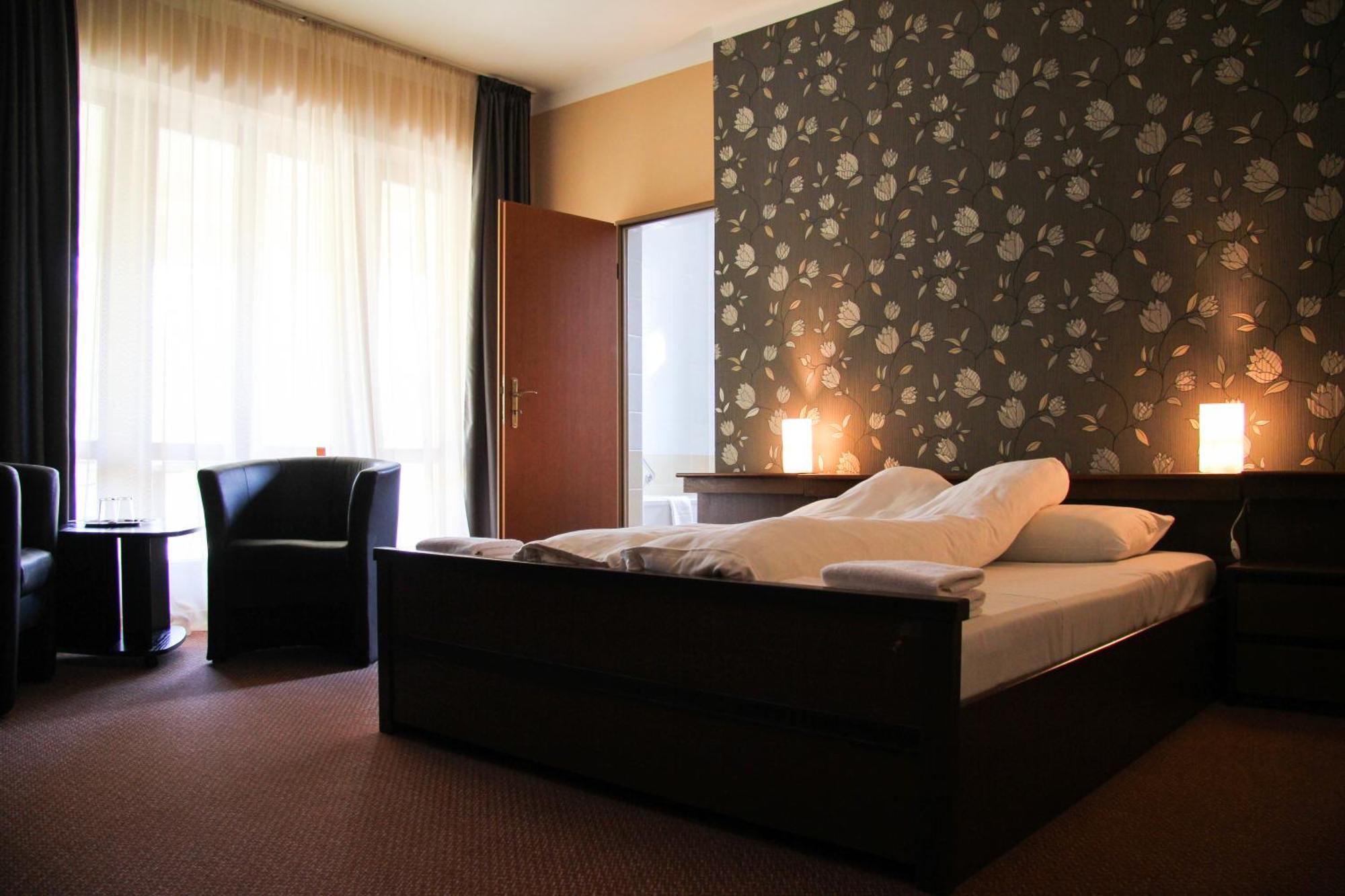 Hotel Korona Harkány Extérieur photo