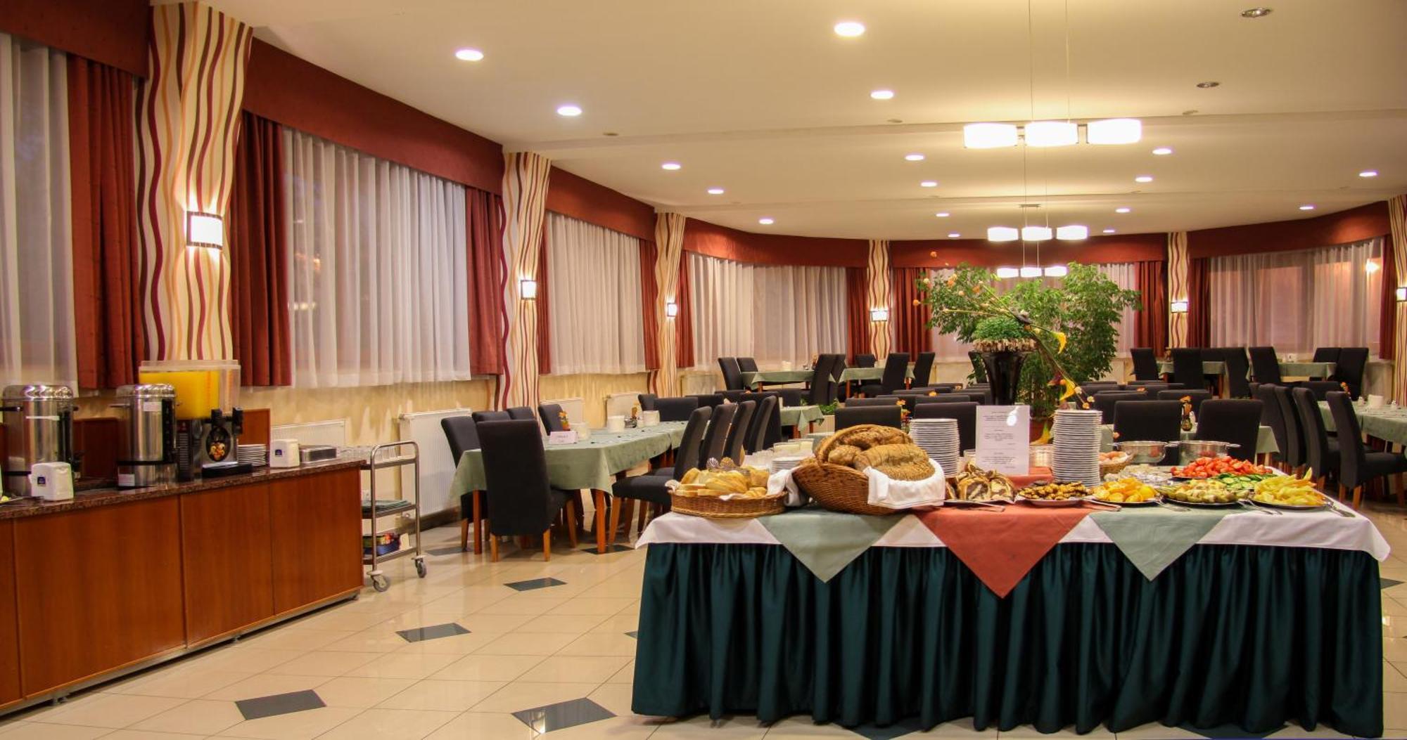 Hotel Korona Harkány Extérieur photo