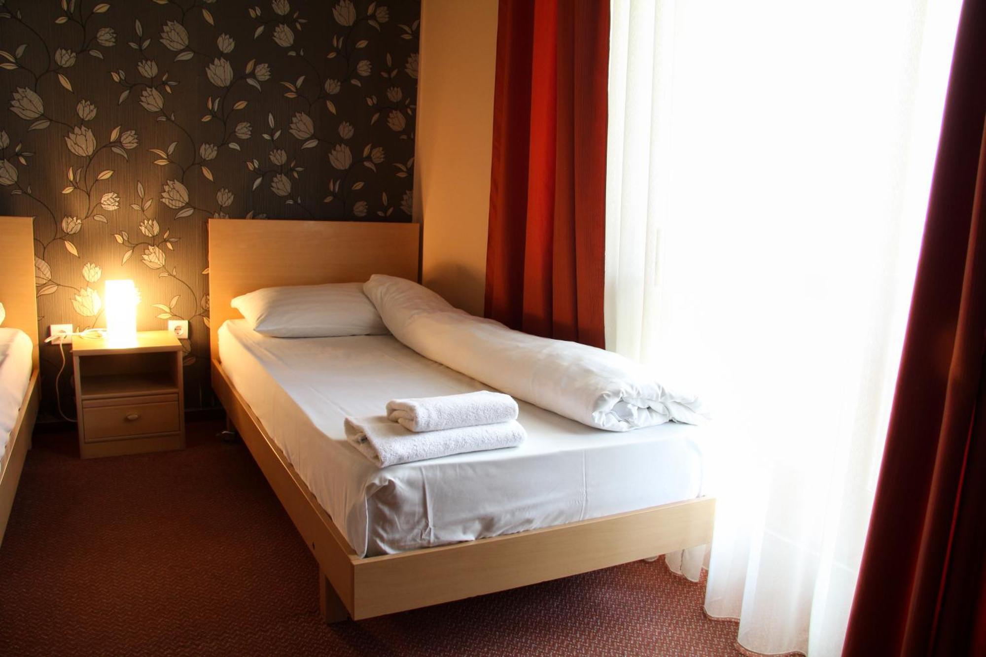 Hotel Korona Harkány Extérieur photo