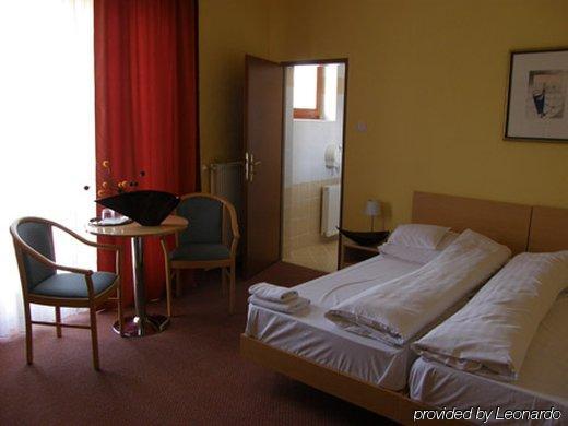 Hotel Korona Harkány Chambre photo